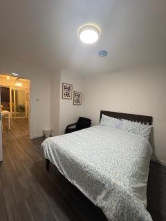 Modern 1-Bed Guest House Navan - 2