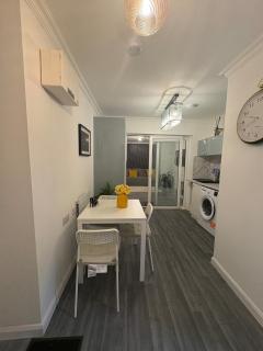 Modern 1-Bed Guest House Navan - 1