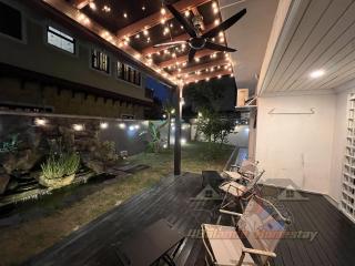 KL Bungalow 28 Pax - 7 Cars - Karaoke, Games & Meeting Area - 9 min to KLCC - 8