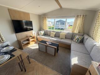 Camber Sands - Parkdean Resorts - Willow Victory 3 Bedroom Caravan - Sleeps 8 people - WIFI Included, Parking on-site - 7