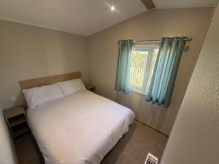 Camber Sands - Parkdean Resorts - Willow Victory 3 Bedroom Caravan - Sleeps 8 people - WIFI Included, Parking on-site - 6