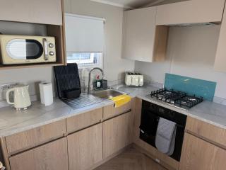 Camber Sands - Parkdean Resorts - Willow Victory 3 Bedroom Caravan - Sleeps 8 people - WIFI Included, Parking on-site - 3