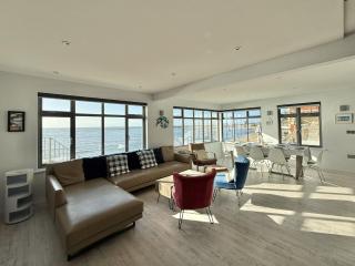 Cobb Gate Beach House - 9