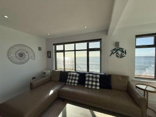 Cobb Gate Beach House - 3