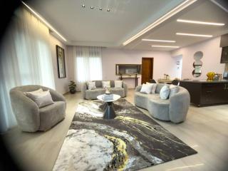 Spacious 2BR with Scenic Views & Soaking Tub in Muyenga - 2