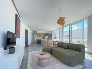 Bright Penthouse with Large Sunny Terrace - 6