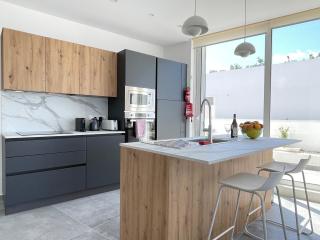 Bright Penthouse with Large Sunny Terrace - 5