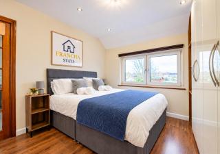 The Church - 4 Bed, 2 Bath, Station, Parking, Central - Bexleyheath - 4
