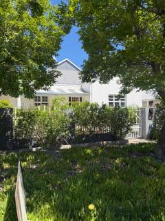 Emantlaneni Guesthouse - 0