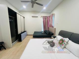 Sungai Long Party Bungalow 45 Pax - 20 Cars - Karaoke & Games - 3km to UTAR - 7