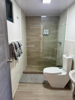 Bash Royale Luxe 3BR Condo 4 SmartTV Balcony - 6