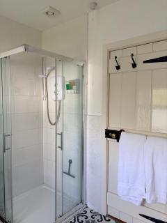 Town House with Free Parking - 2