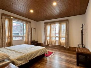 Sera Loft - 2 Min walk to MG Marg - 9