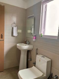 Sera Loft - 2 Min walk to MG Marg - 3