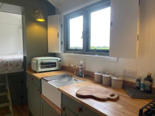 Romantic Shepherds Hut near Bude, North Cornwall - 4