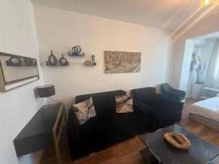 Cozy Ivory Studio - 4