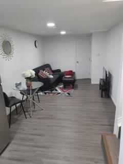 Beautiful Tranquil 1Bedroom Basement Suite - 3