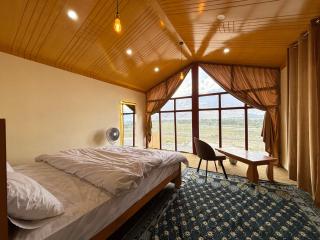 The Crescent Resort - 9