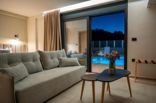 Aelia Luxury Apartments & Pool - 2