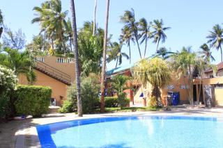Lido Beachfront Resort - 5