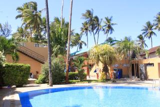 Lido Beachfront Resort - 6