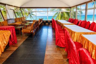 Lido Beachfront Resort - 8