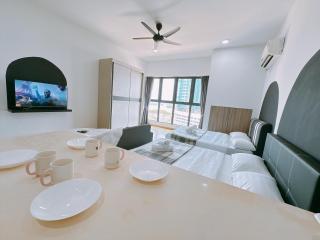 Seafront Country Garden Danga Bay by Lions Bay - 9