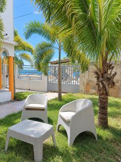 Lux Beachfront 2BR Balcony King Bed AC Parking WiFi - 4