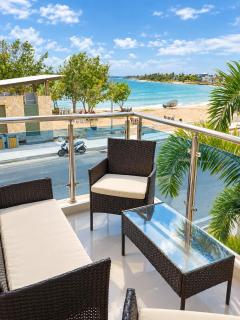 Lux Beachfront 2BR Balcony King Bed AC Parking WiFi - 9