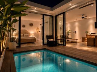 Villa Reif 2 Canggu, Luxury poolvilla, 2 bedrooms, 100m2, near beach, central & quiet location - 6