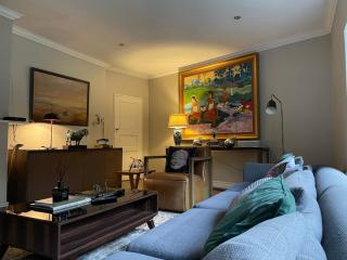 The Orca, Bryanston Entire 4 Bed House - 3