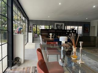 The Orca, Bryanston Entire 4 Bed House - 1