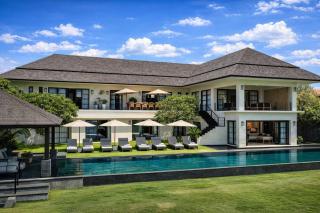Grand Villa Puri Padi - prime Canggu beach location, 25x5 infinity Pool! - 0
