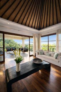 Grand Villa Puri Padi - prime Canggu beach location, 25x5 infinity Pool! - 1