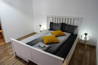 C40 Signature Suite - 9