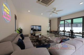 Pool Villa near KLCC 34 Pax - Karaoke & PS5 - 9 Cars - 1