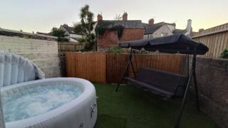 Hot Tub & Pool Table Getaway Opposite Stadium! - 7