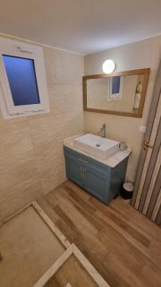 An apartment with a classic style in a quiet location - 4