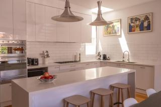 Beautiful 3- Bed House - 8