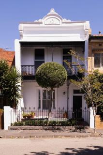 Beautiful 3- Bed House - 4