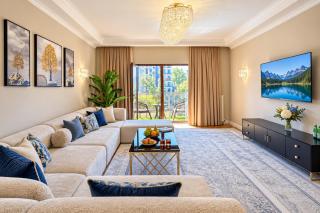 Family Apartment with Balcony by Royal Rentals - 6