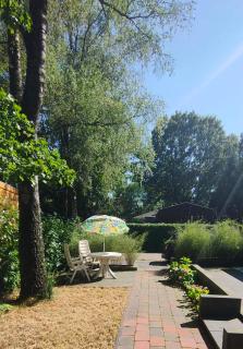 Cosy Wooden Chalet - Private Garden - with Airco - Recreational only - 50 mins from Amsterdam by car - 4
