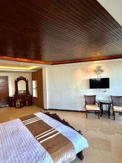 RockCliff Resort- Premium Executive Mountain View Room -5 Min to GPO - 5