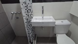 Suite Pringles 1740, primer piso, parking gratis - 4