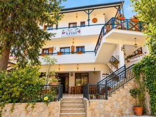 Vrisi Guest House - 0