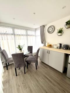 Stylish One Bedroom Apartment - 7