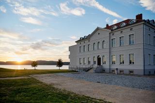 Schloss Deutsch Ossig - Design Appartements am See - 1