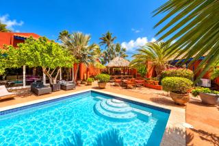 5BR Villa with Private Pool Near Palm Beach - 0