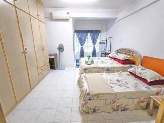 DHana Pantai Puteri Homestay - 2