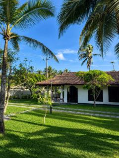 Dona's Villa, Coastal Tropical House - 0